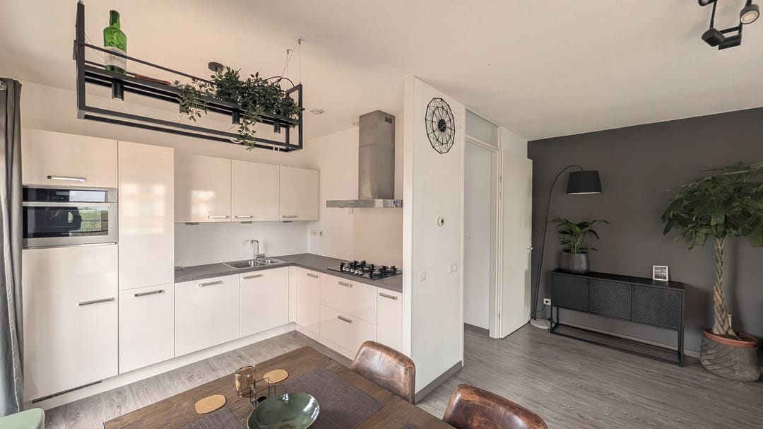 Bright corner apartment with balcony, private parking and excellent Amsterdam connections — 22