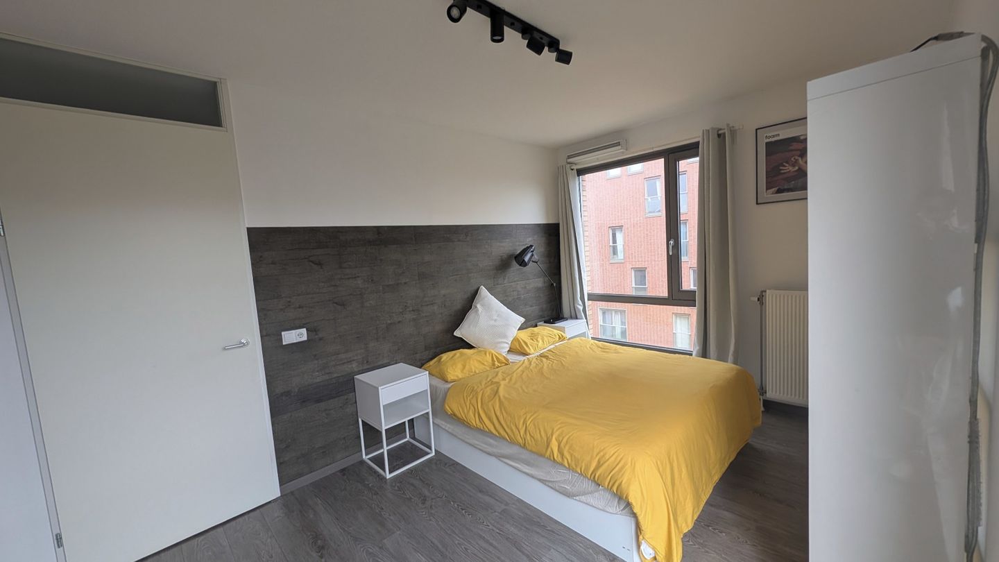 Bright corner apartment with balcony, private parking and excellent Amsterdam connections — 14