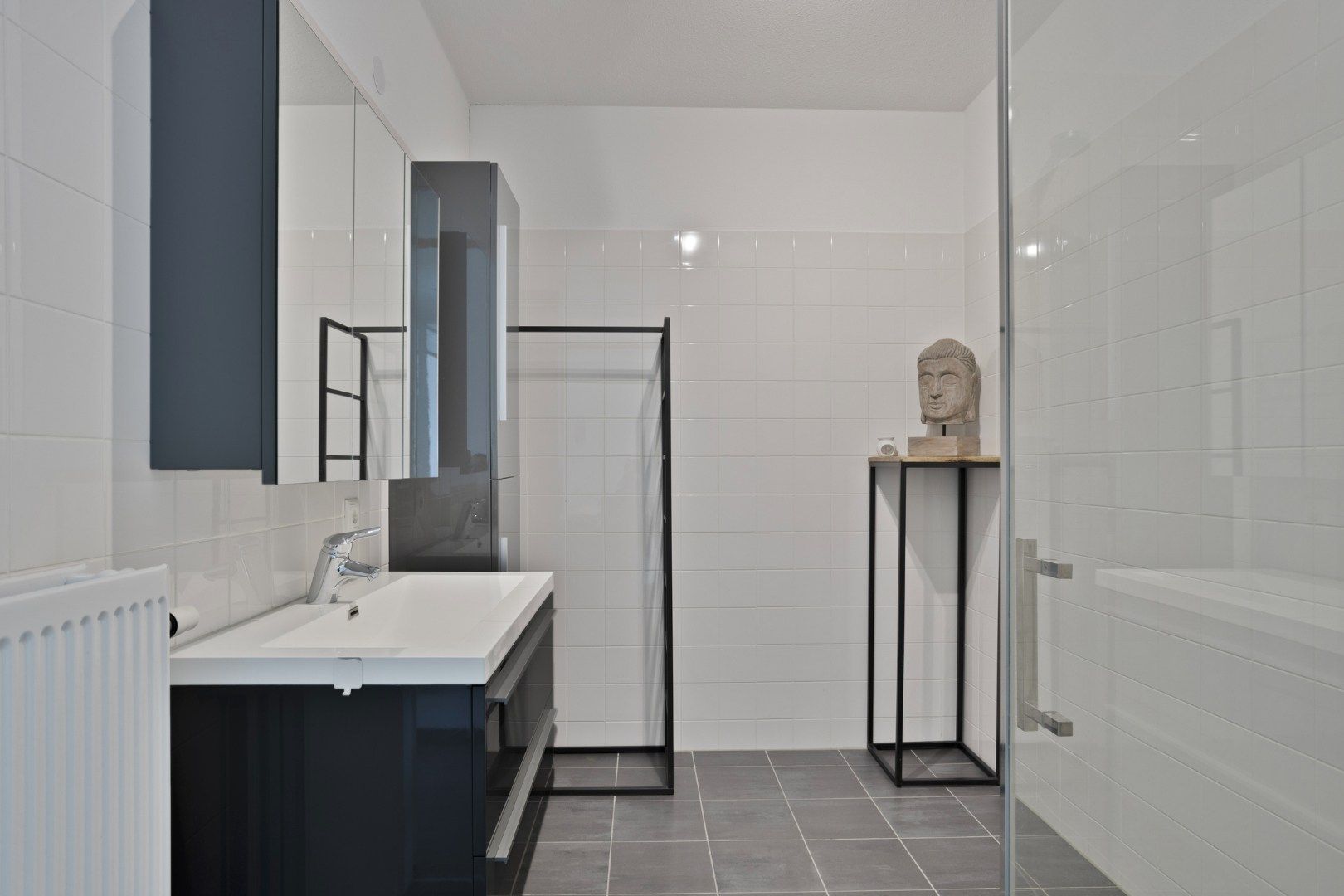 Bright corner apartment with balcony, private parking and excellent Amsterdam connections — 24
