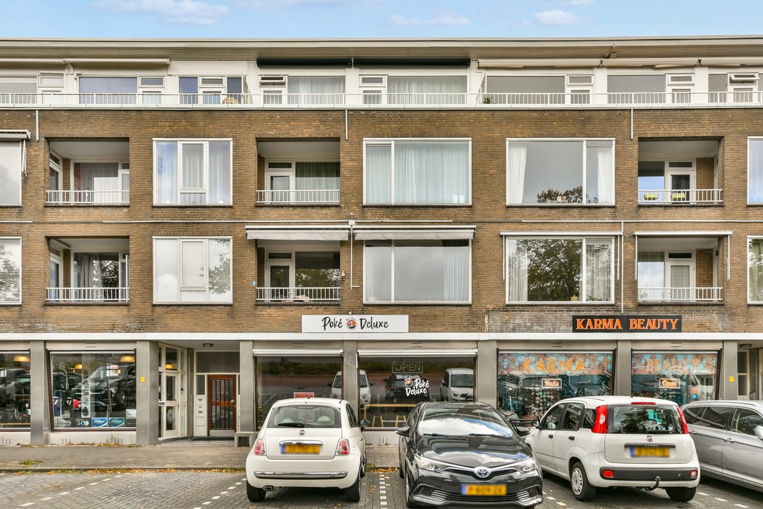 Bright and spacious apartment with two balconies in popular Elsrijk district — 17