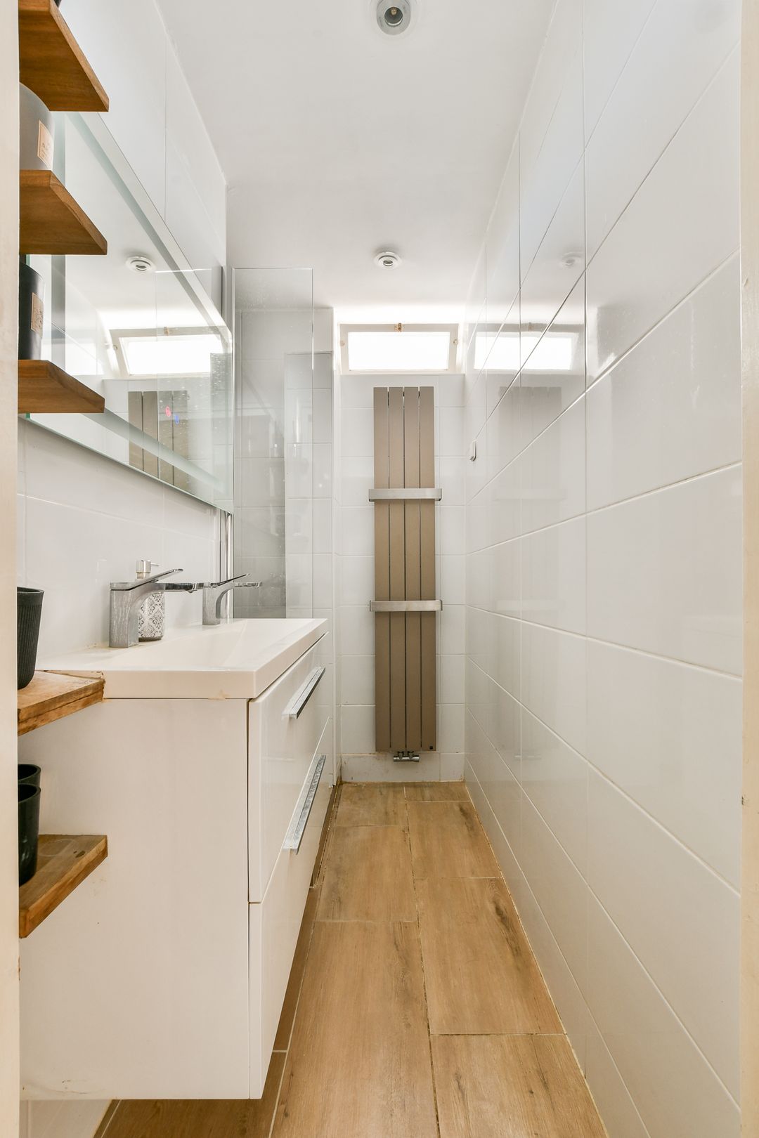 Bright and spacious apartment with two balconies in popular Elsrijk district — 13