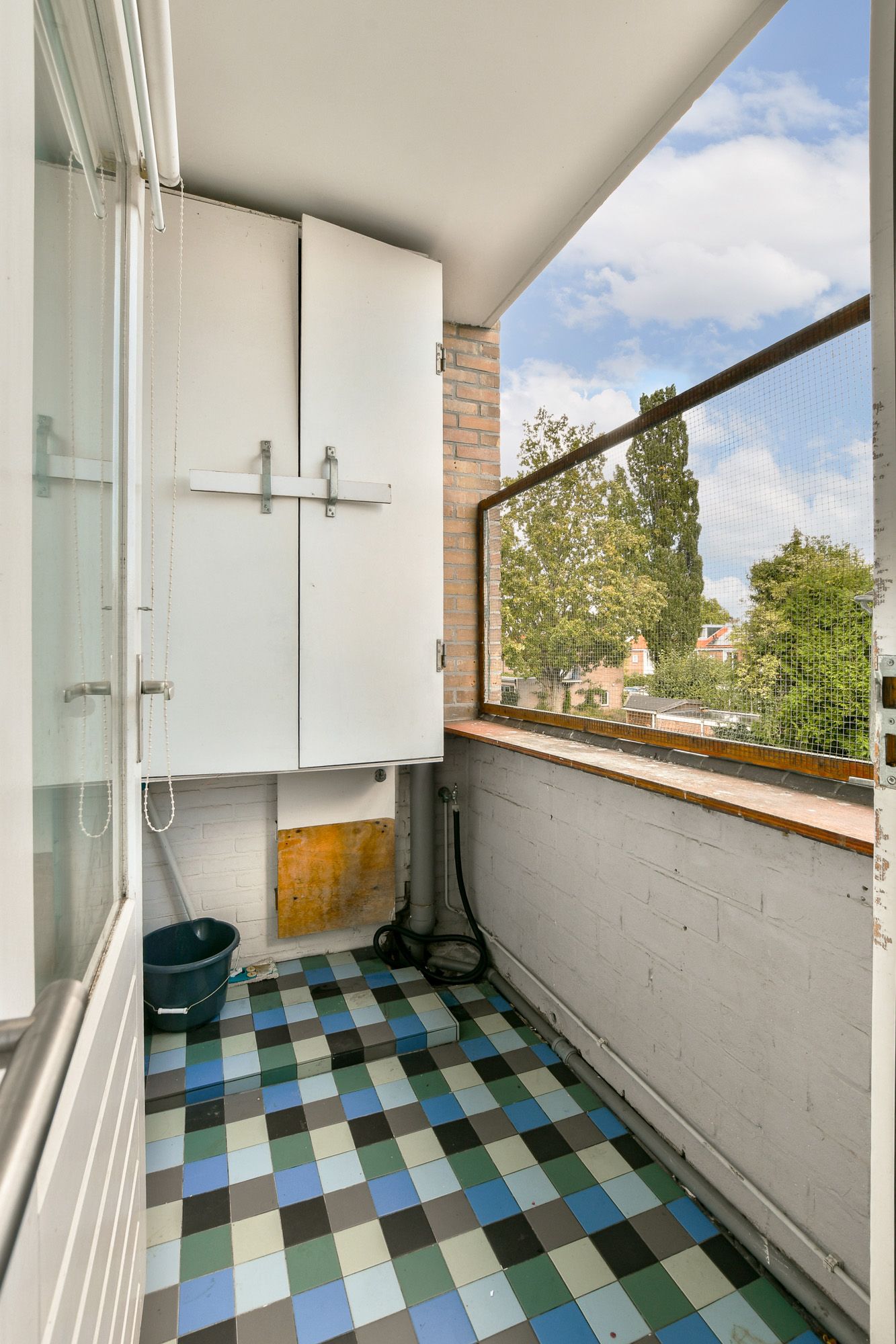Bright and spacious apartment with two balconies in popular Elsrijk district — 12