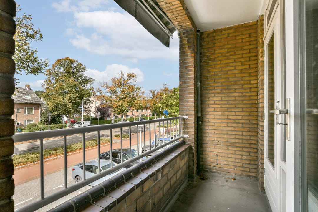 Bright and spacious apartment with two balconies in popular Elsrijk district — 16