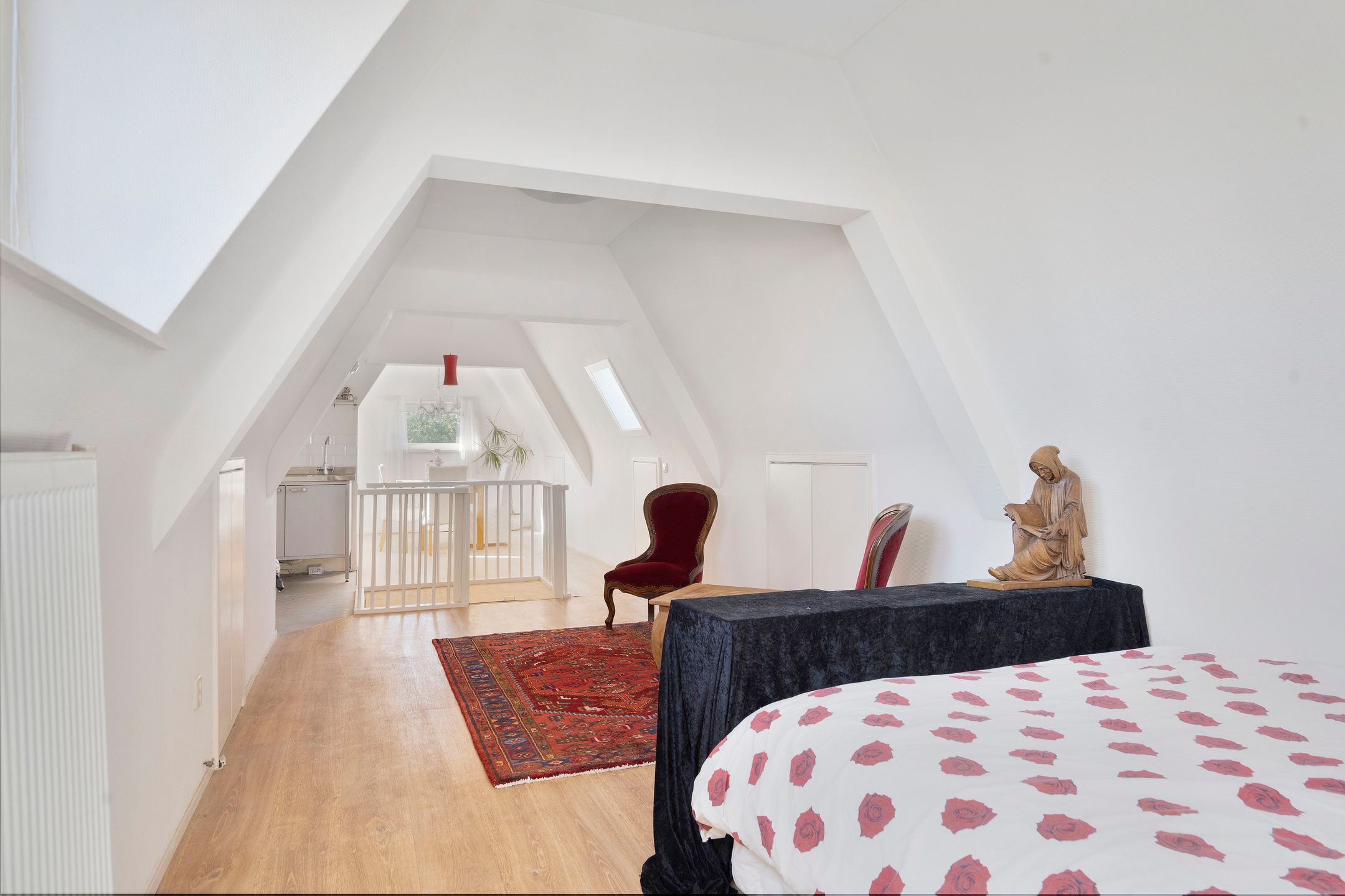 Spacious renovated upper house with 172m² living space and stunning natural surroundings — 45