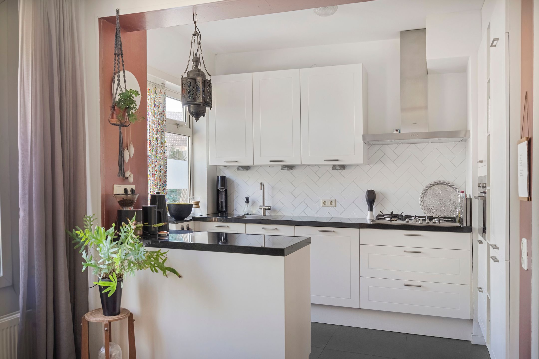 Spacious renovated upper house with 172m² living space and stunning natural surroundings — 24