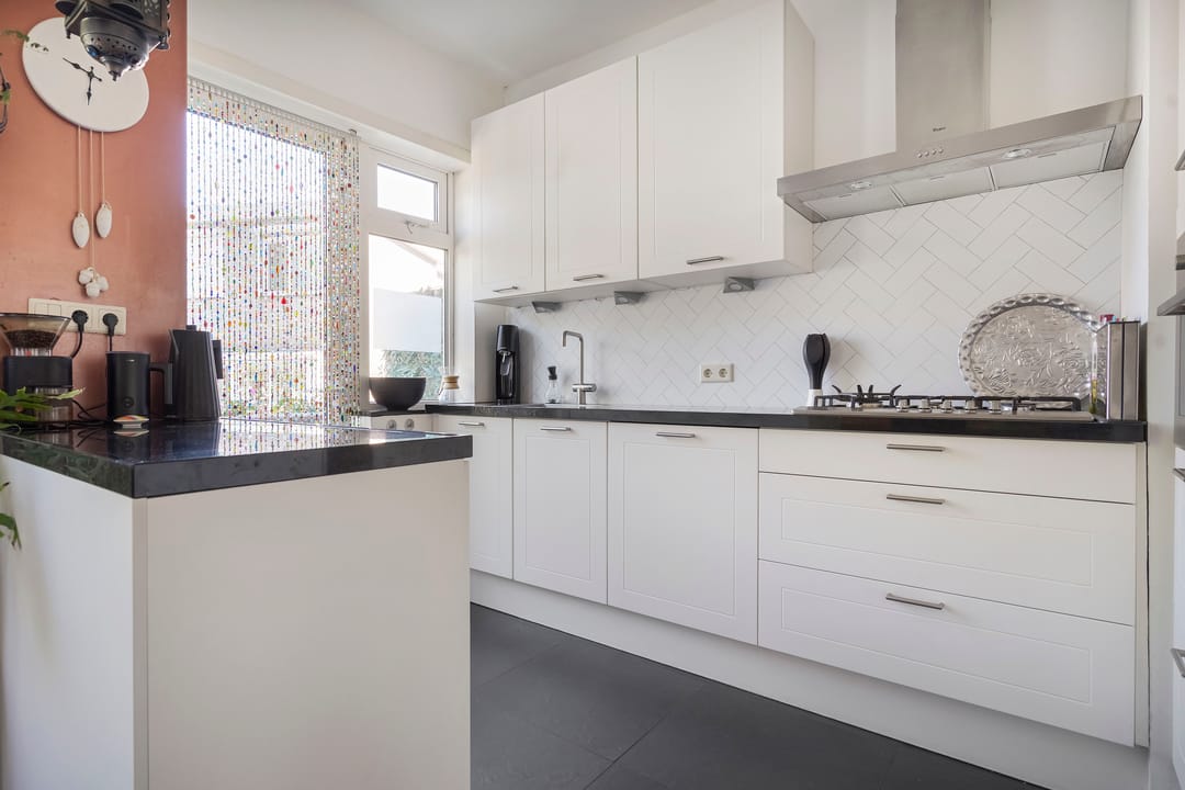 Spacious renovated upper house with 172m² living space and stunning natural surroundings — 23