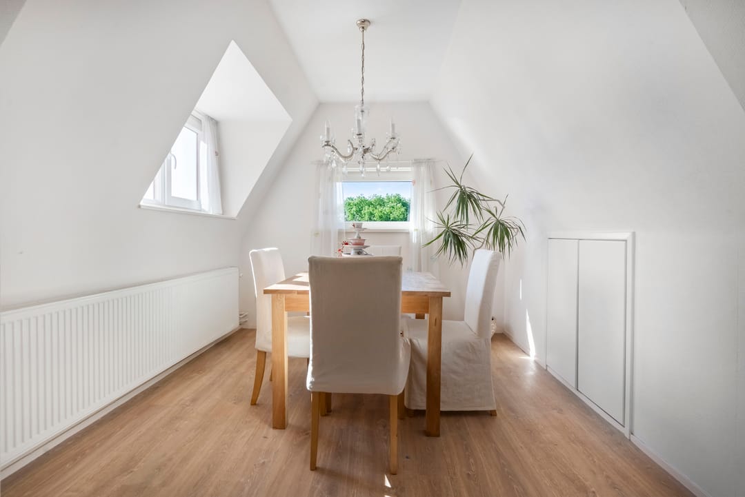 Spacious renovated upper house with 172m² living space and stunning natural surroundings — 47