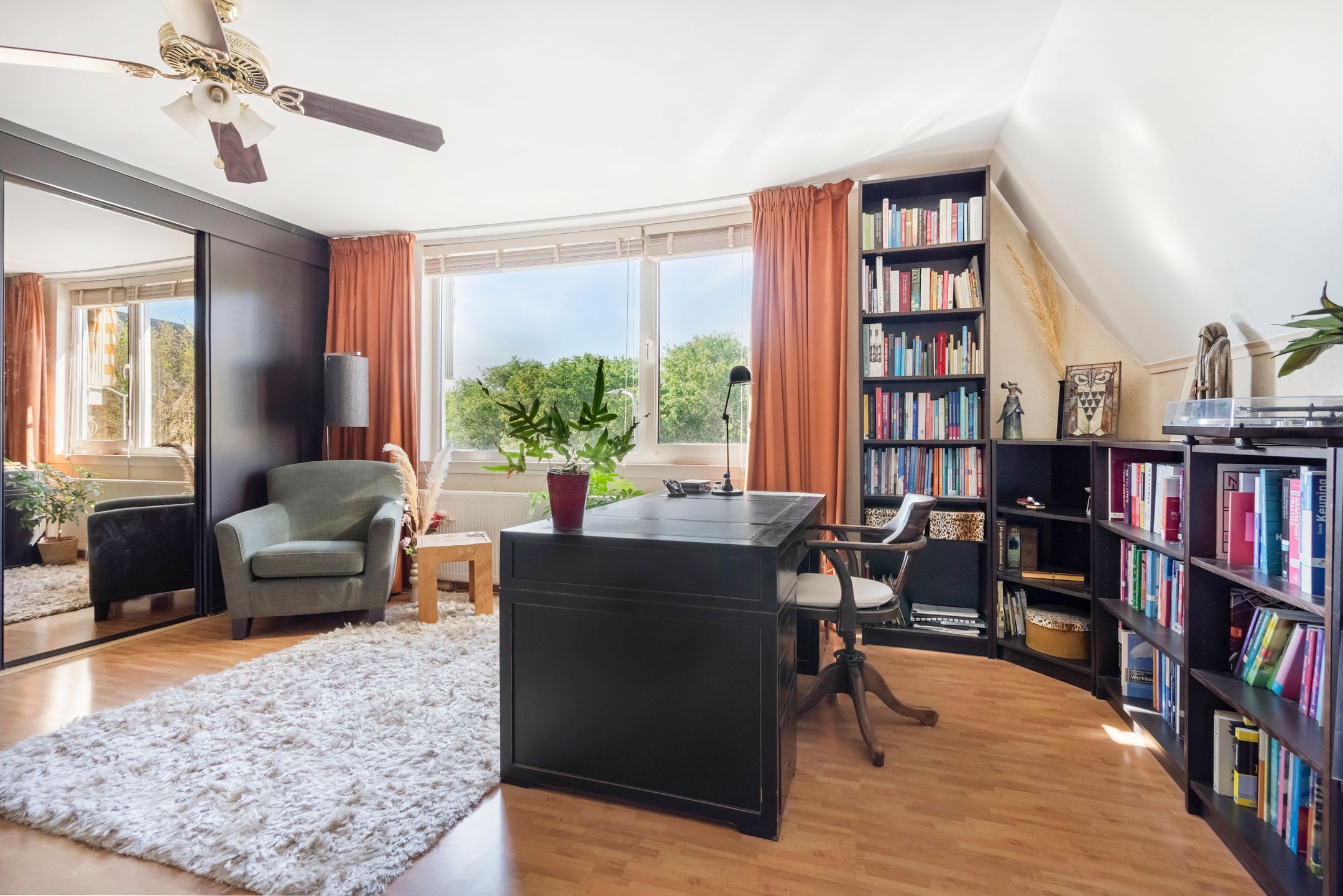 Spacious renovated upper house with 172m² living space and stunning natural surroundings — 36