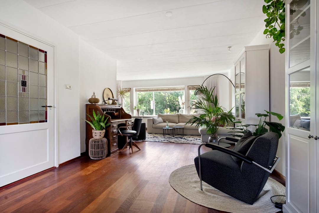 Spacious renovated upper house with 172m² living space and stunning natural surroundings — 17