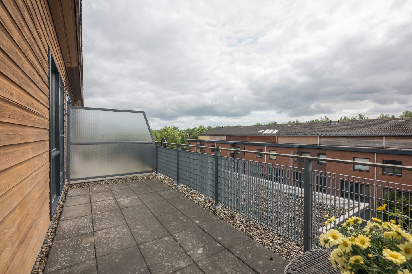 Spacious Family Home with 5 Bedrooms and Sunny Roof Terrace in Popular Almere Neighborhood — 50