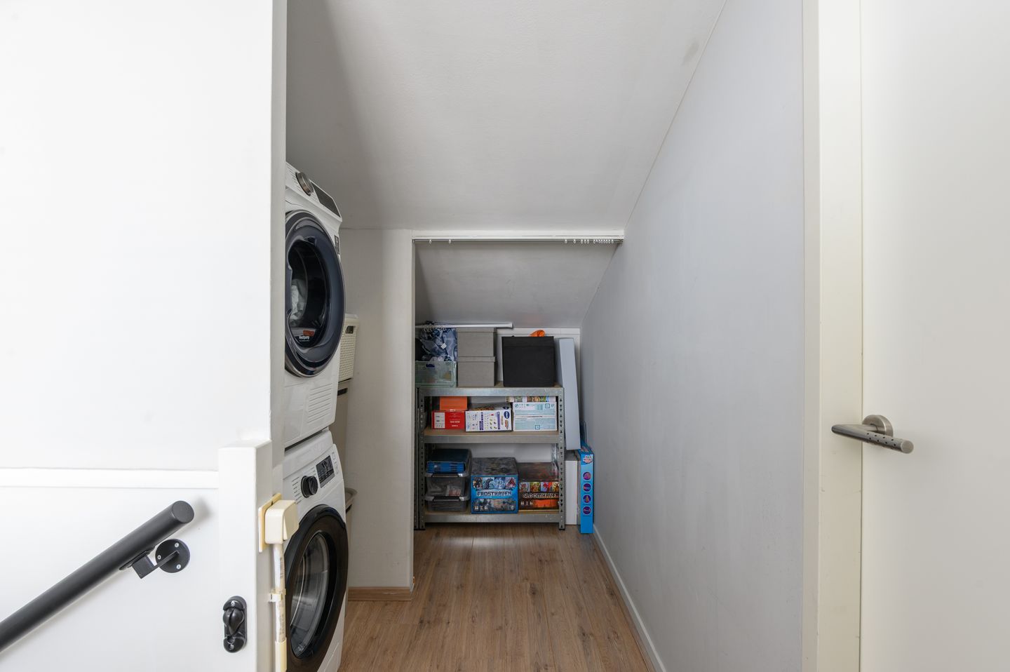 Spacious Family Home with 5 Bedrooms and Sunny Roof Terrace in Popular Almere Neighborhood — 44