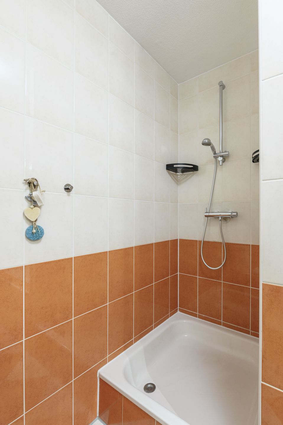 Spacious Family Home with 5 Bedrooms and Sunny Roof Terrace in Popular Almere Neighborhood — 35