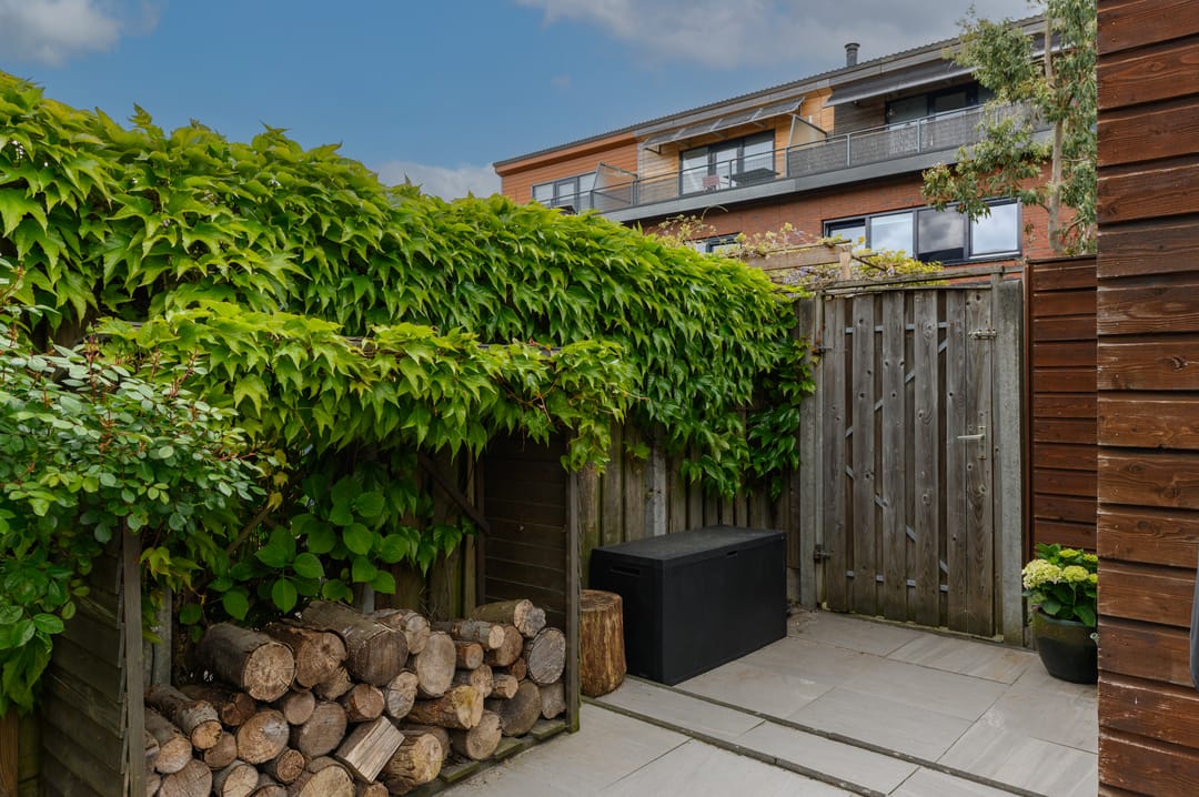 Spacious Family Home with 5 Bedrooms and Sunny Roof Terrace in Popular Almere Neighborhood — 56