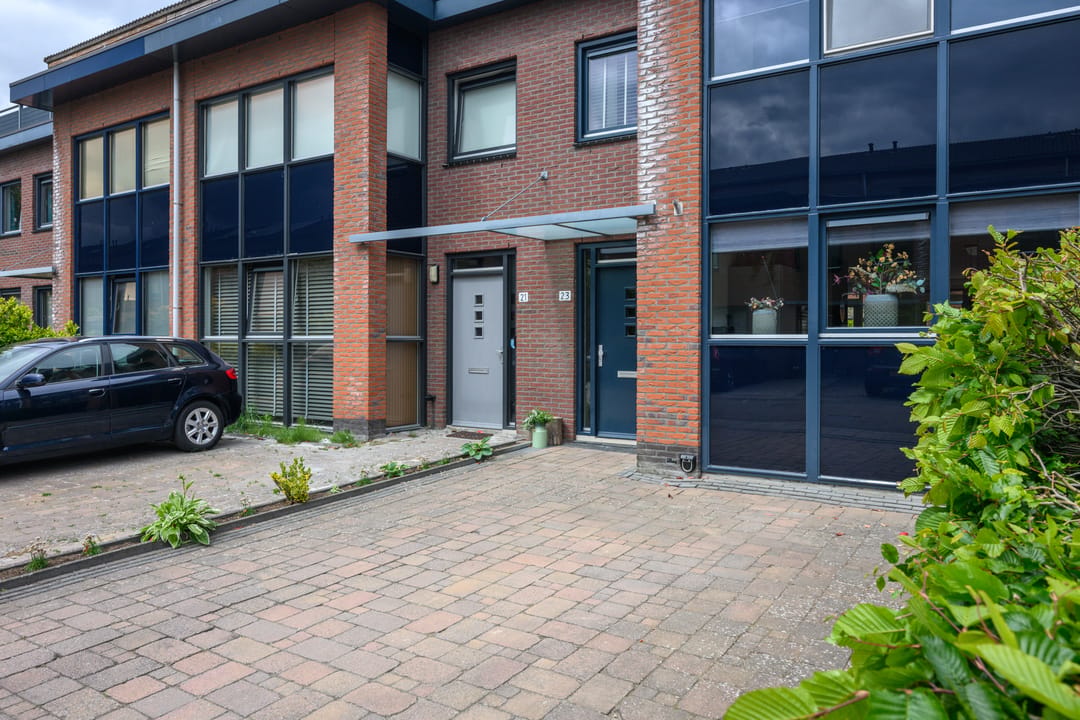 Spacious Family Home with 5 Bedrooms and Sunny Roof Terrace in Popular Almere Neighborhood — 8