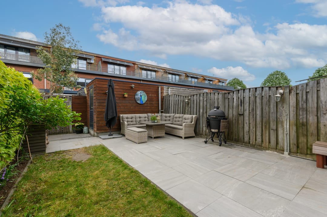 Spacious Family Home with 5 Bedrooms and Sunny Roof Terrace in Popular Almere Neighborhood — 53