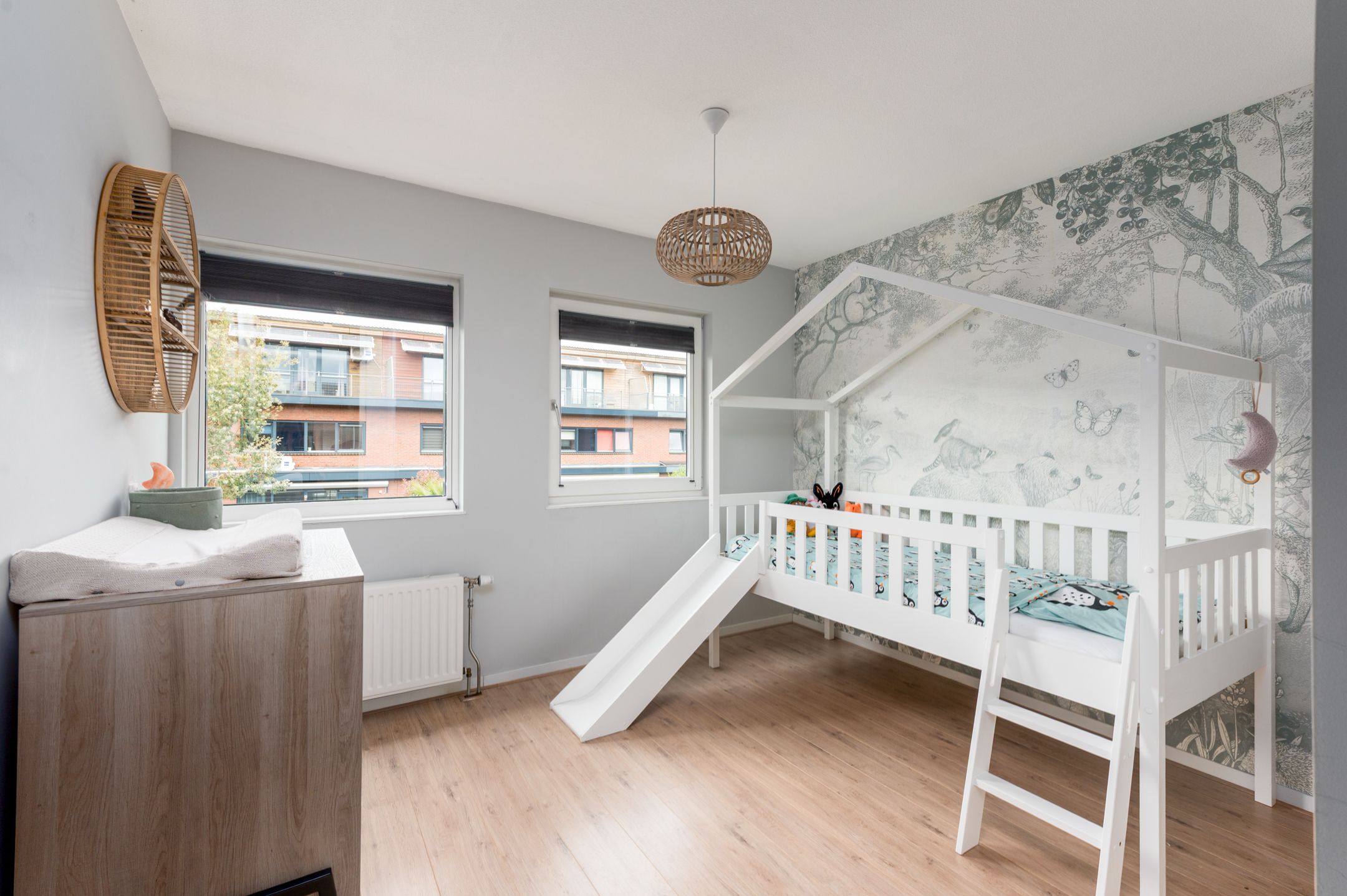 Spacious Family Home with 5 Bedrooms and Sunny Roof Terrace in Popular Almere Neighborhood — 27