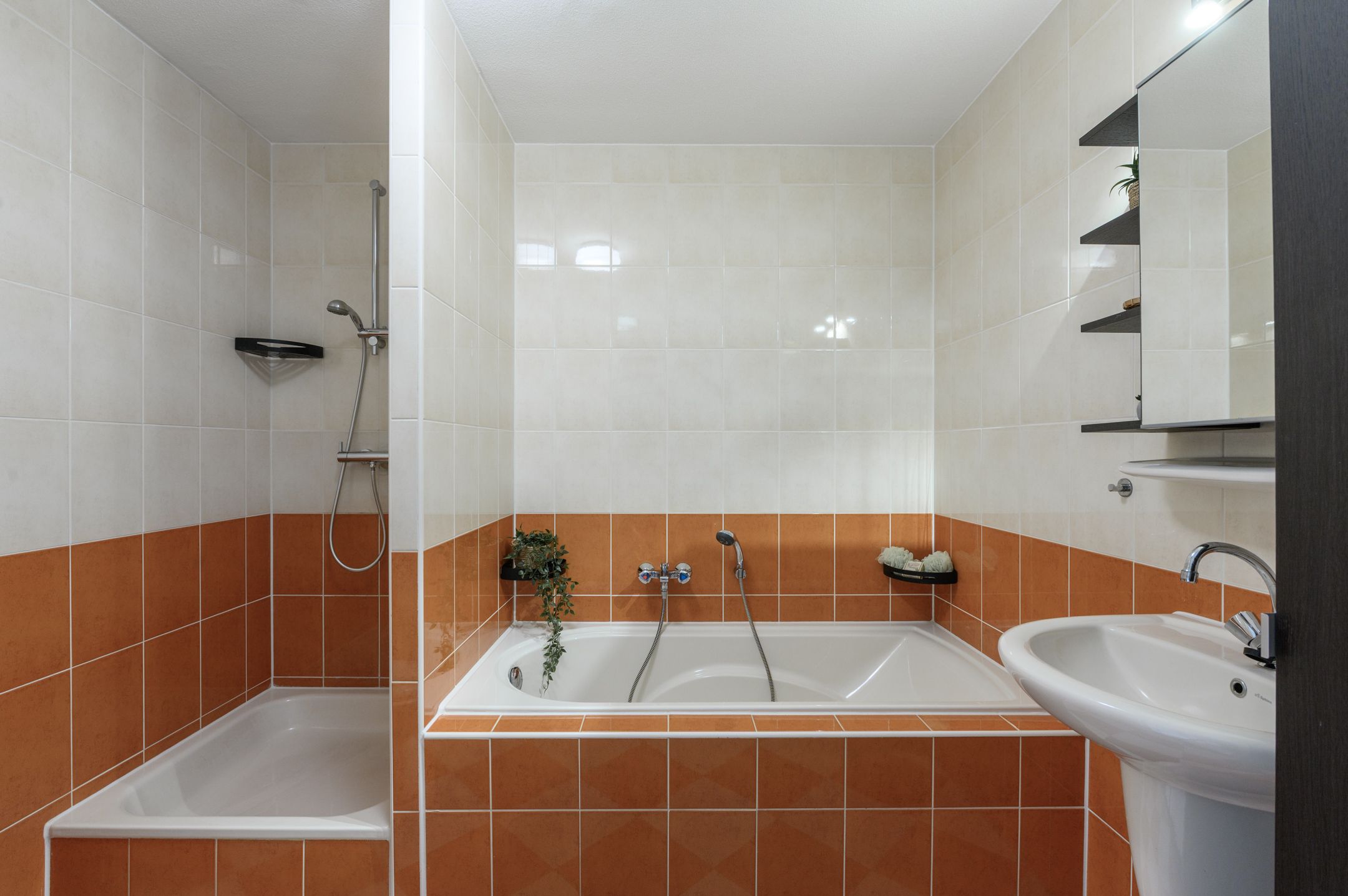 Spacious Family Home with 5 Bedrooms and Sunny Roof Terrace in Popular Almere Neighborhood — 30