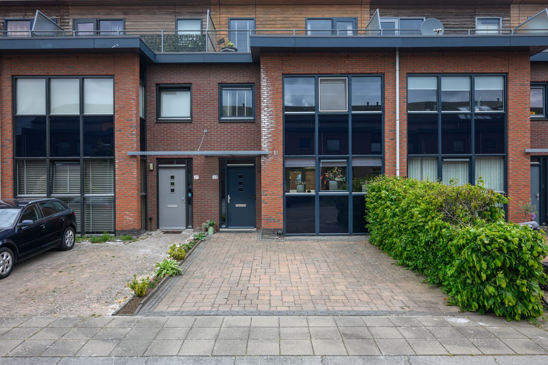 Spacious Family Home with 5 Bedrooms and Sunny Roof Terrace in Popular Almere Neighborhood — 7