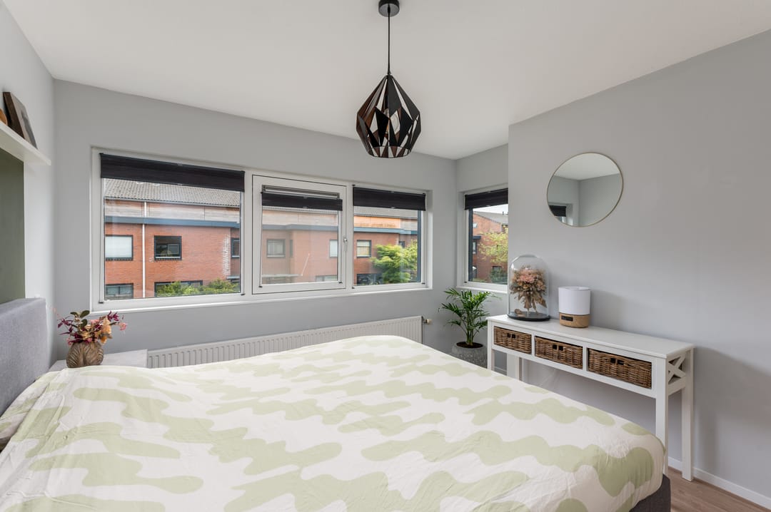 Spacious Family Home with 5 Bedrooms and Sunny Roof Terrace in Popular Almere Neighborhood — 37