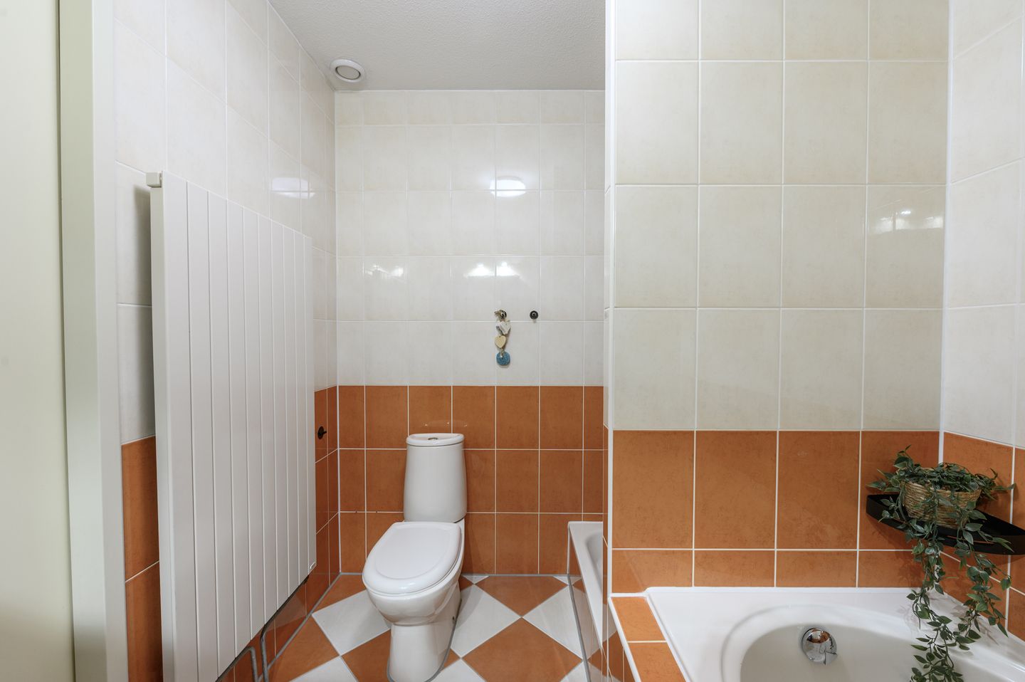 Spacious Family Home with 5 Bedrooms and Sunny Roof Terrace in Popular Almere Neighborhood — 34