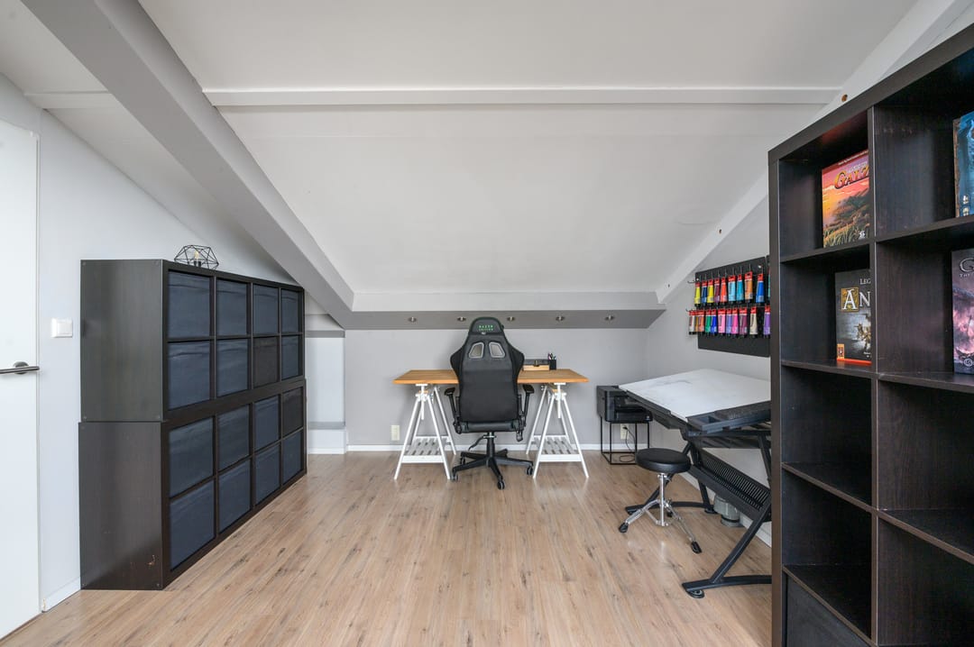 Spacious Family Home with 5 Bedrooms and Sunny Roof Terrace in Popular Almere Neighborhood — 46