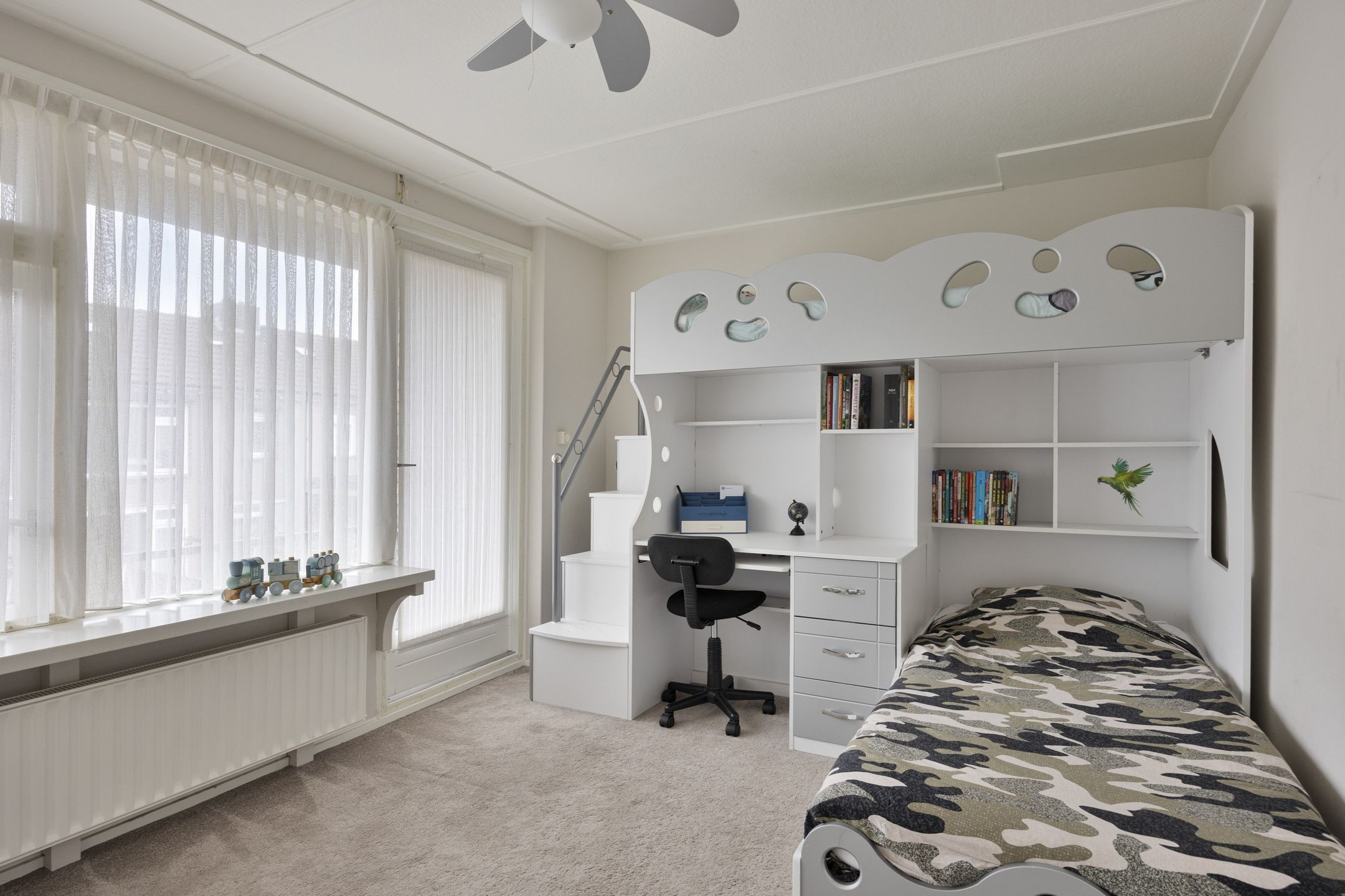 Spacious detached family home with 8 bedrooms and garden room in Opheusden center — 27