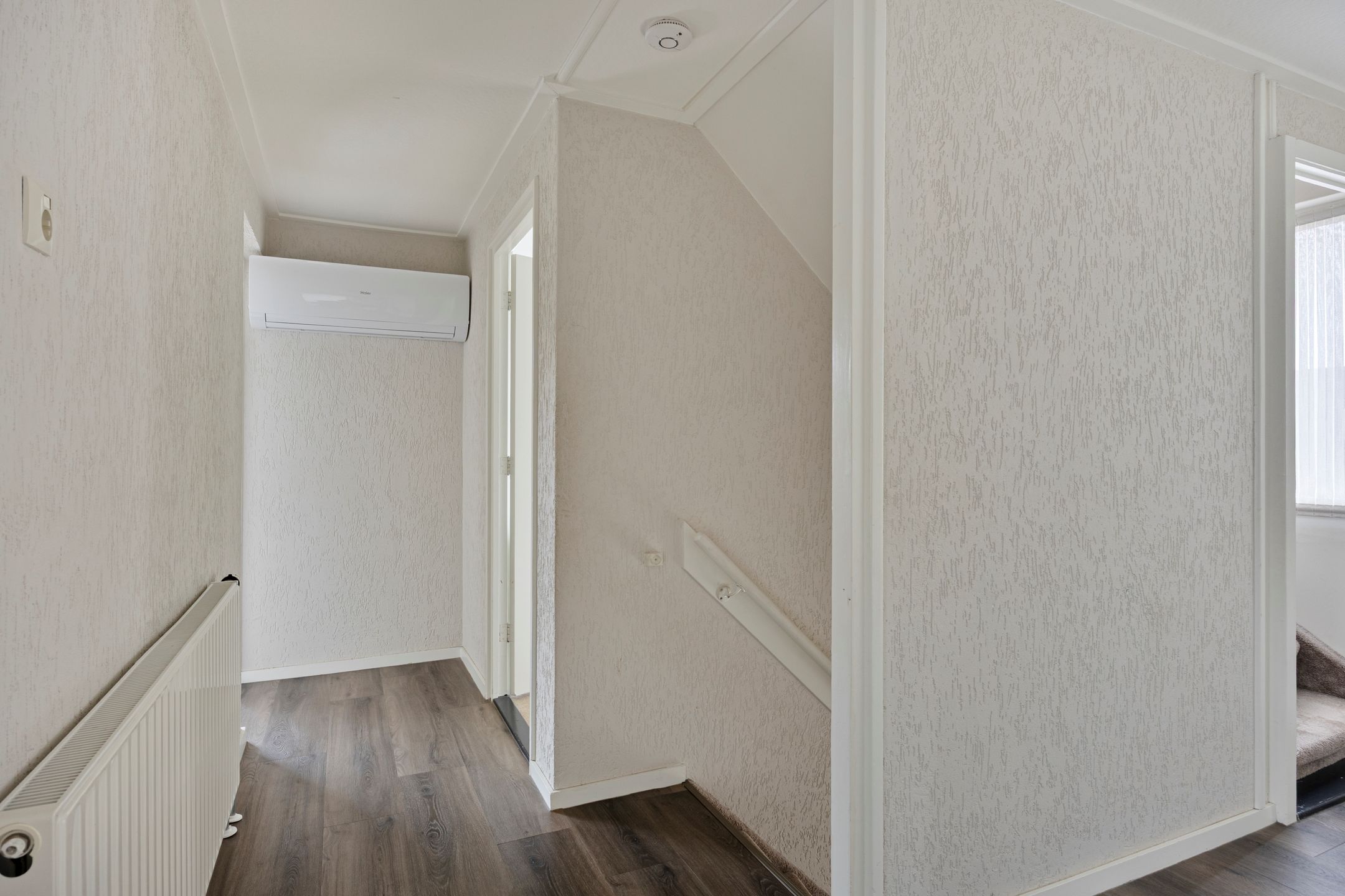 Spacious detached family home with 8 bedrooms and garden room in Opheusden center — 24