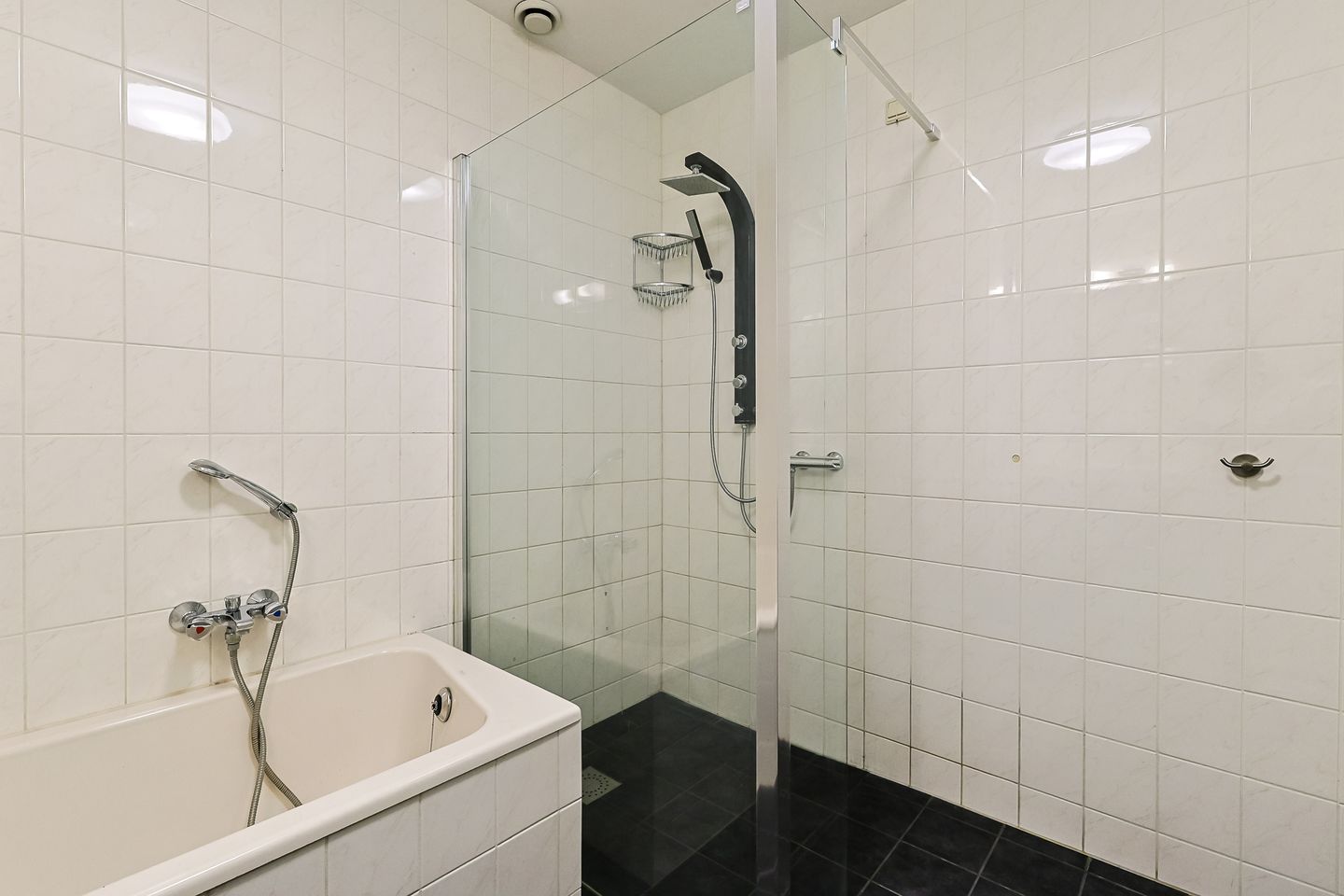 Turn-key apartment in popular Kerk & Zanen district with sunny balcony — 29