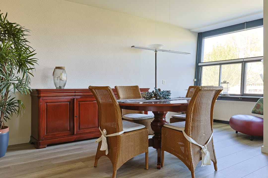 Turn-key apartment in popular Kerk & Zanen district with sunny balcony — 13