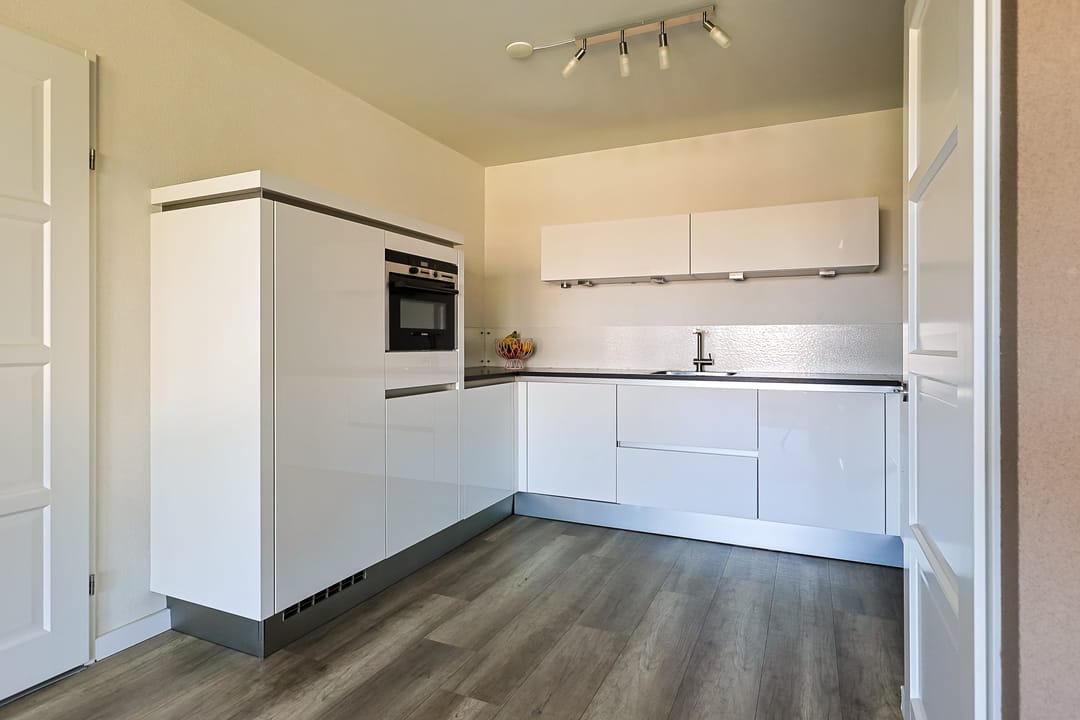 Turn-key apartment in popular Kerk & Zanen district with sunny balcony — 17