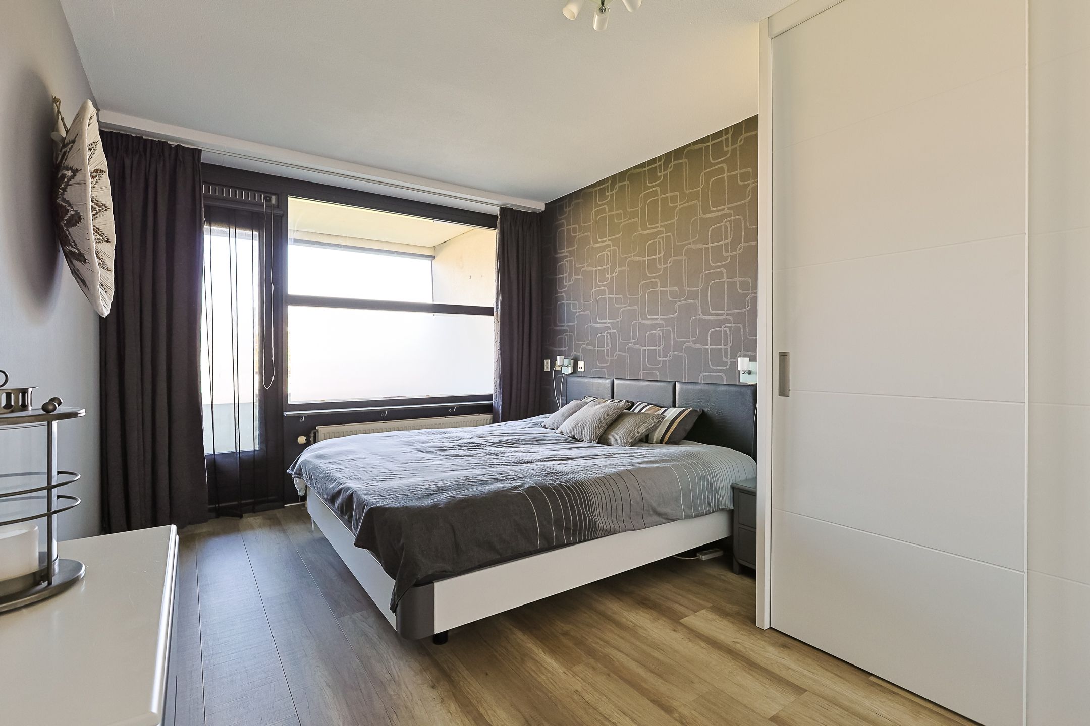 Turn-key apartment in popular Kerk & Zanen district with sunny balcony — 21