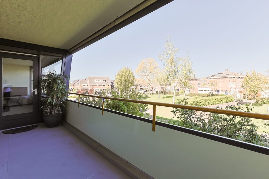 Turn-key apartment in popular Kerk & Zanen district with sunny balcony — 31