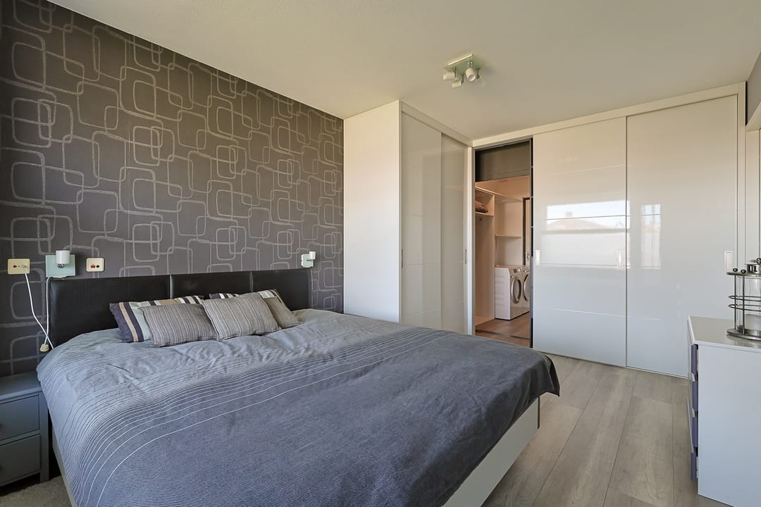 Turn-key apartment in popular Kerk & Zanen district with sunny balcony — 23