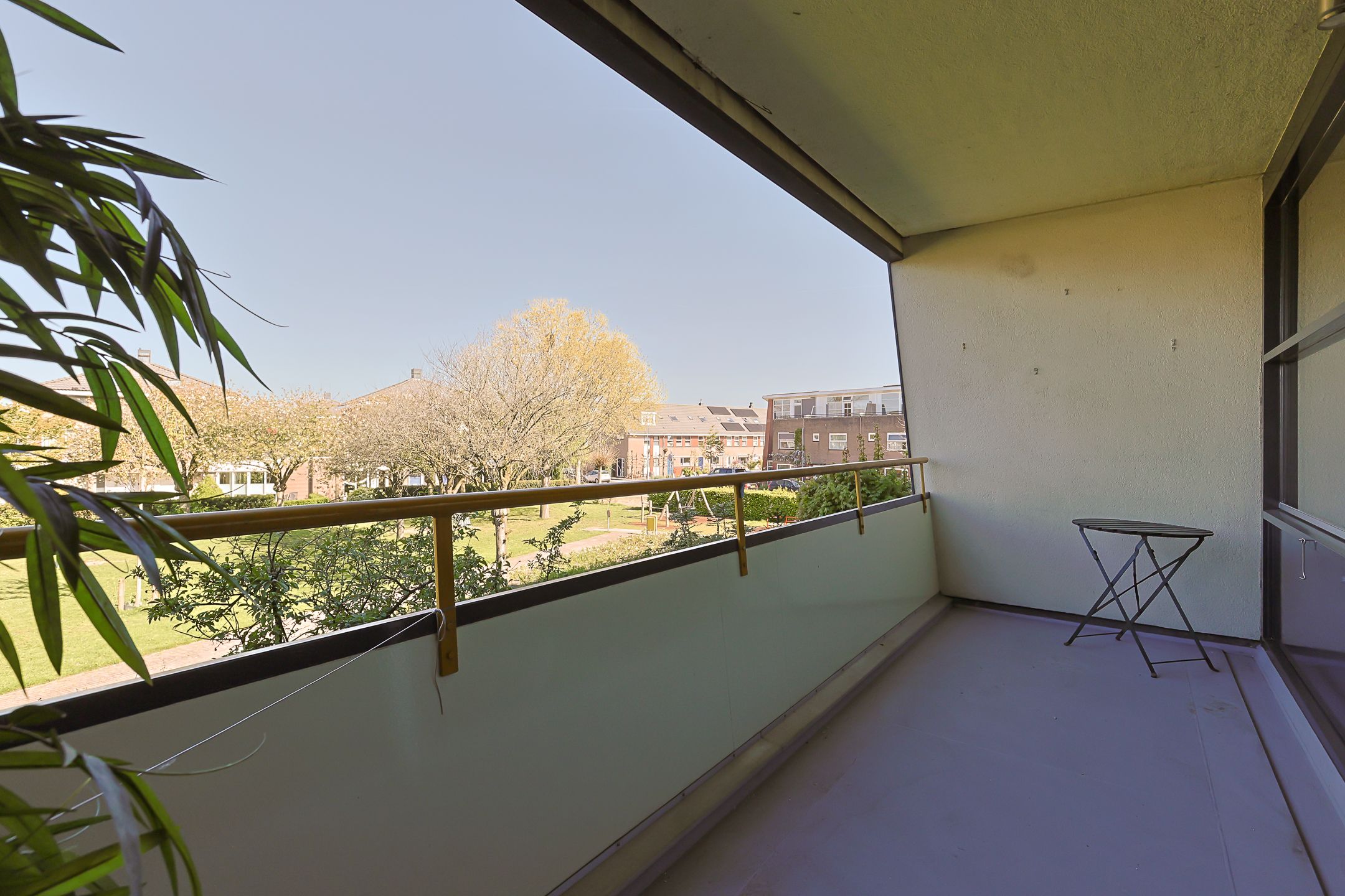 Turn-key apartment in popular Kerk & Zanen district with sunny balcony — 30