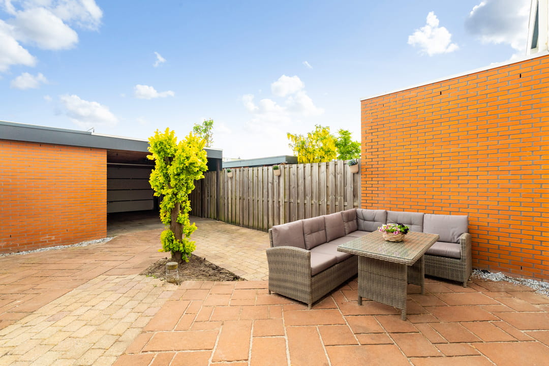 Move-in ready family home with sunny south-facing garden in Alphen aan den Rijn — 32