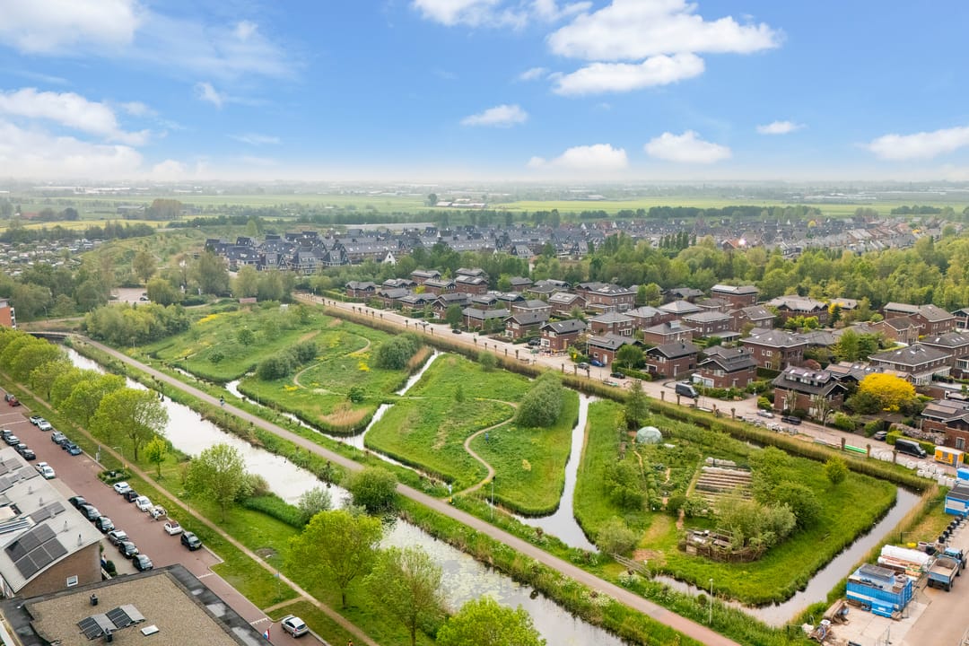 Move-in ready family home with sunny south-facing garden in Alphen aan den Rijn — 52