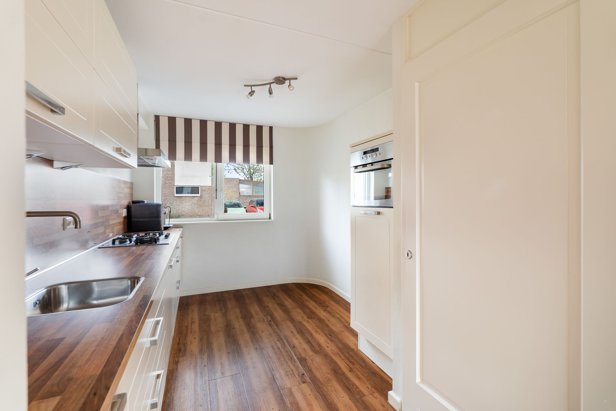 Move-in ready family home with sunny south-facing garden in Alphen aan den Rijn — 24