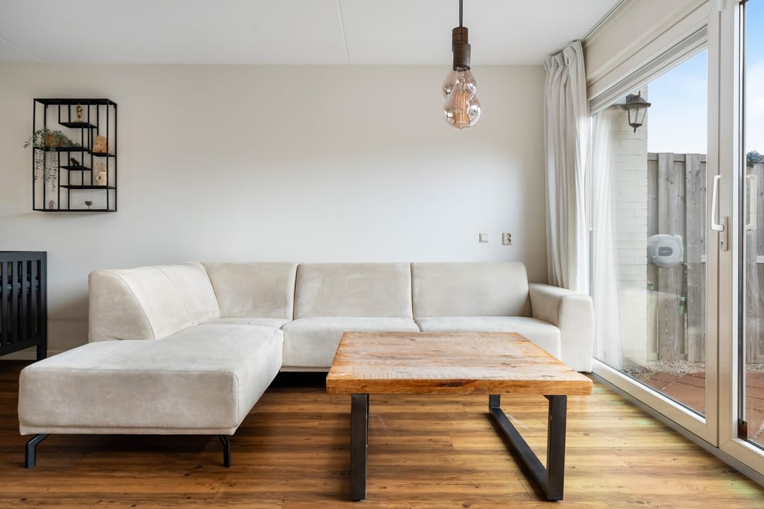 Move-in ready family home with sunny south-facing garden in Alphen aan den Rijn — 17