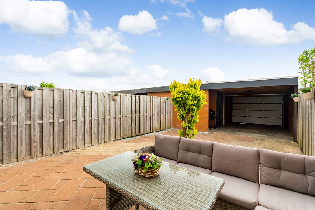 Move-in ready family home with sunny south-facing garden in Alphen aan den Rijn — 31