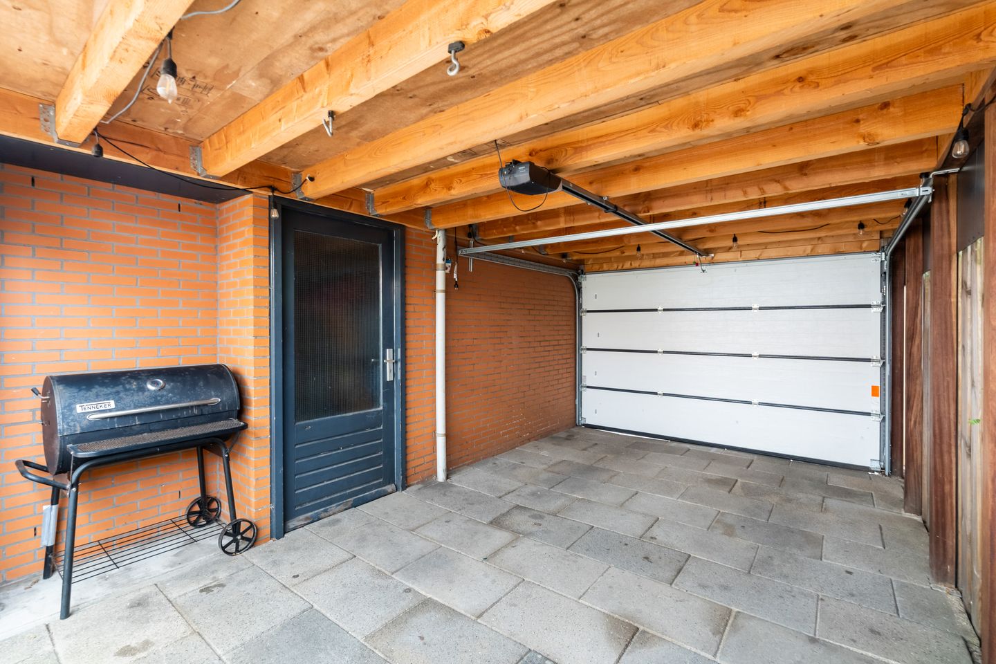 Move-in ready family home with sunny south-facing garden in Alphen aan den Rijn — 35