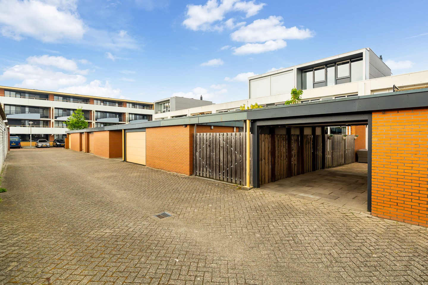 Move-in ready family home with sunny south-facing garden in Alphen aan den Rijn — 50