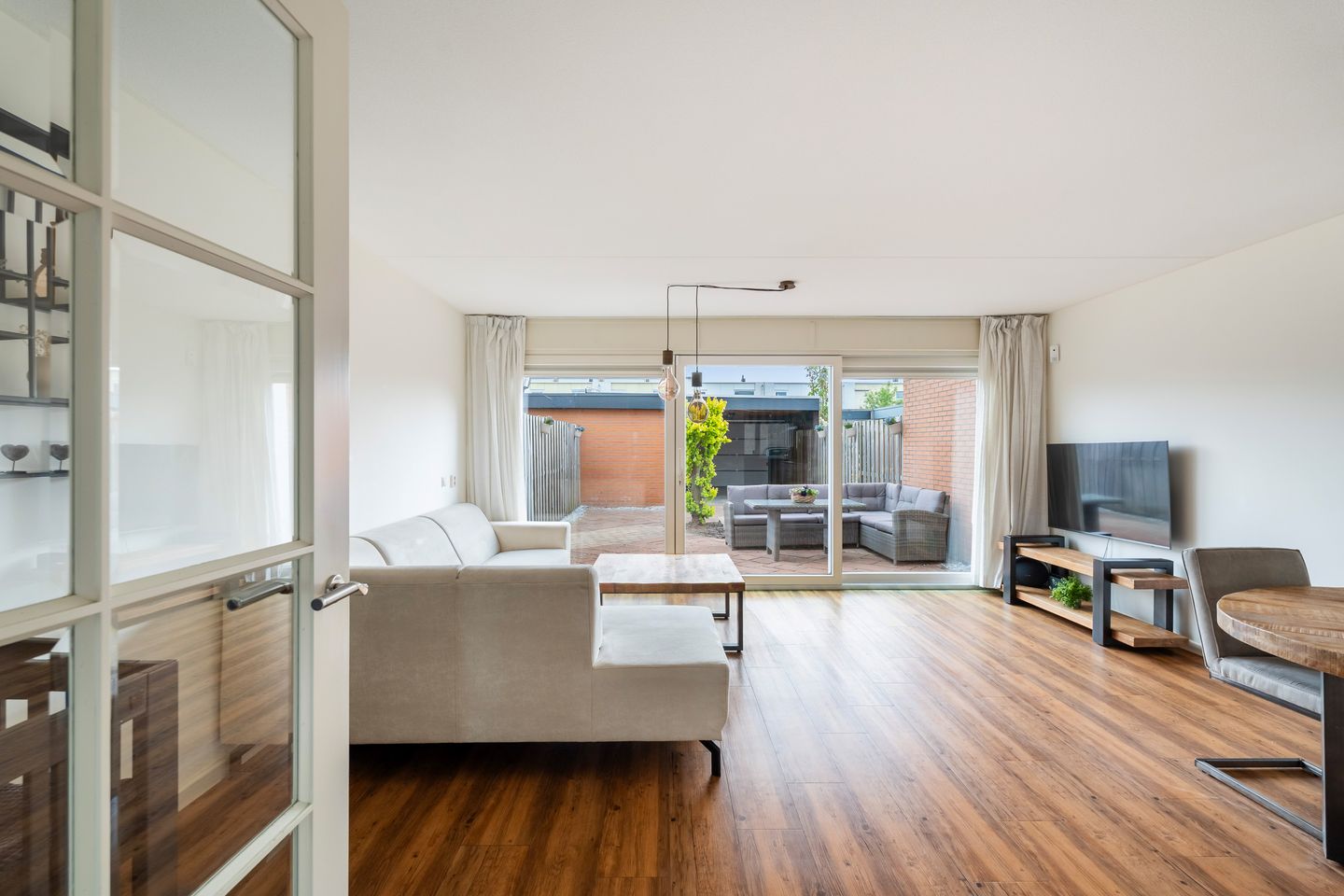 Move-in ready family home with sunny south-facing garden in Alphen aan den Rijn — 14