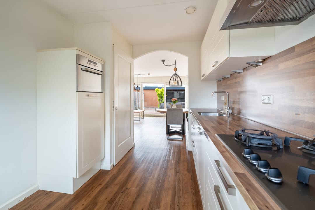 Move-in ready family home with sunny south-facing garden in Alphen aan den Rijn — 28