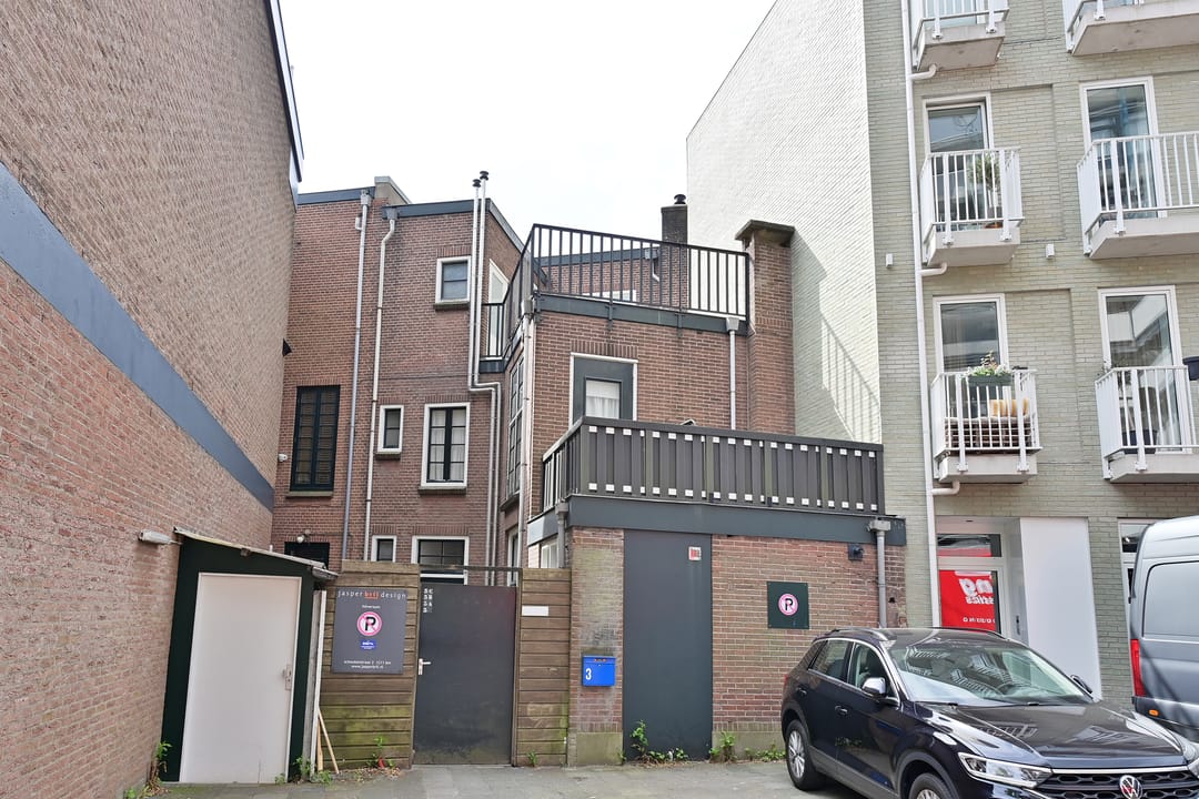 Renovated Apartment with Spacious Roof Terrace in Hilversum Center — 13