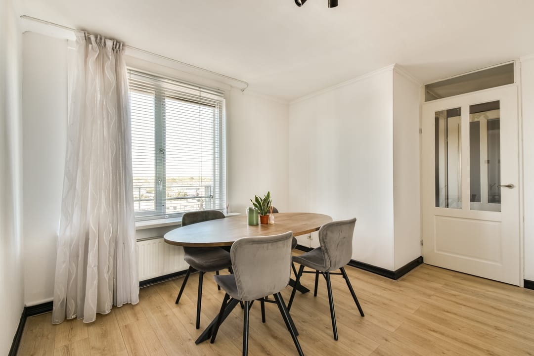 Spacious Maisonette with Balcony and Private Parking in Den Haag Lage Veld — 13