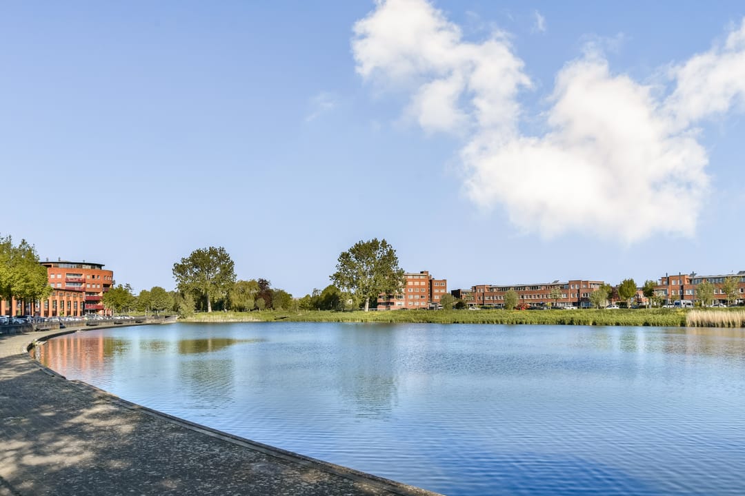 Spacious Maisonette with Balcony and Private Parking in Den Haag Lage Veld — 23