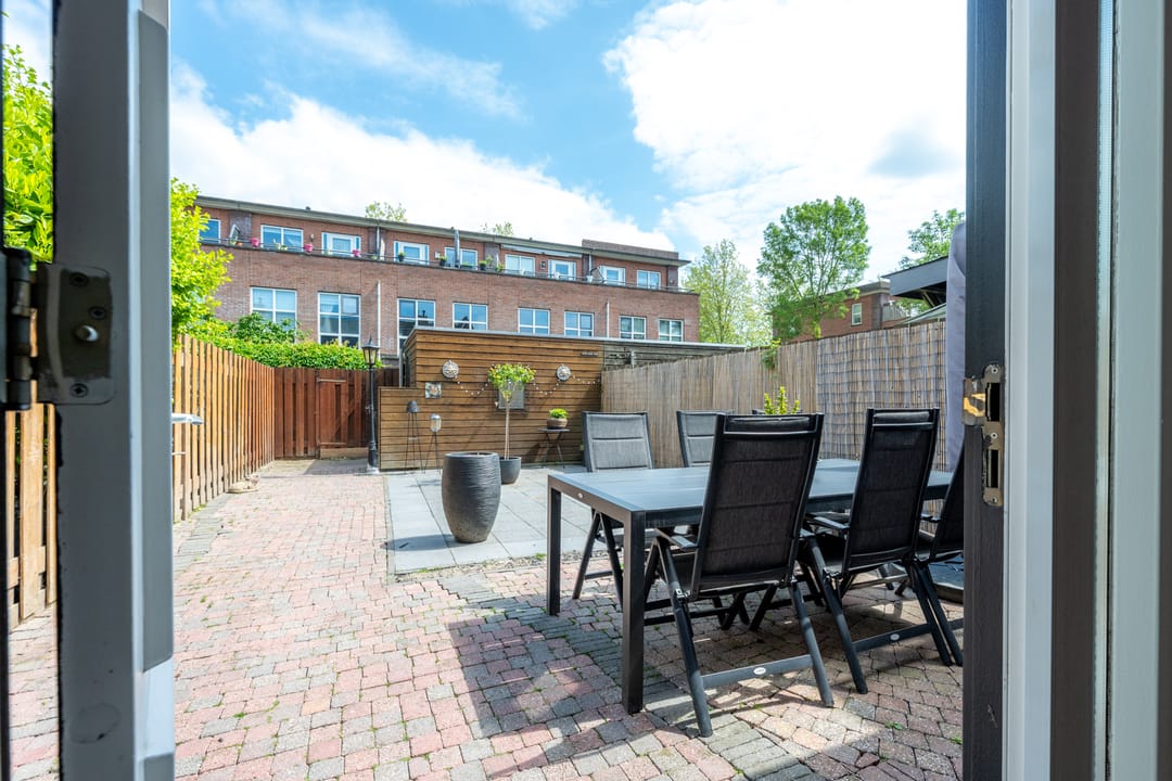 Charming Terraced House with Sunny Garden in Houten Near Station and Amenities — 16
