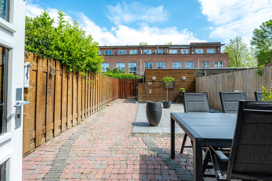 Charming Terraced House with Sunny Garden in Houten Near Station and Amenities — 13