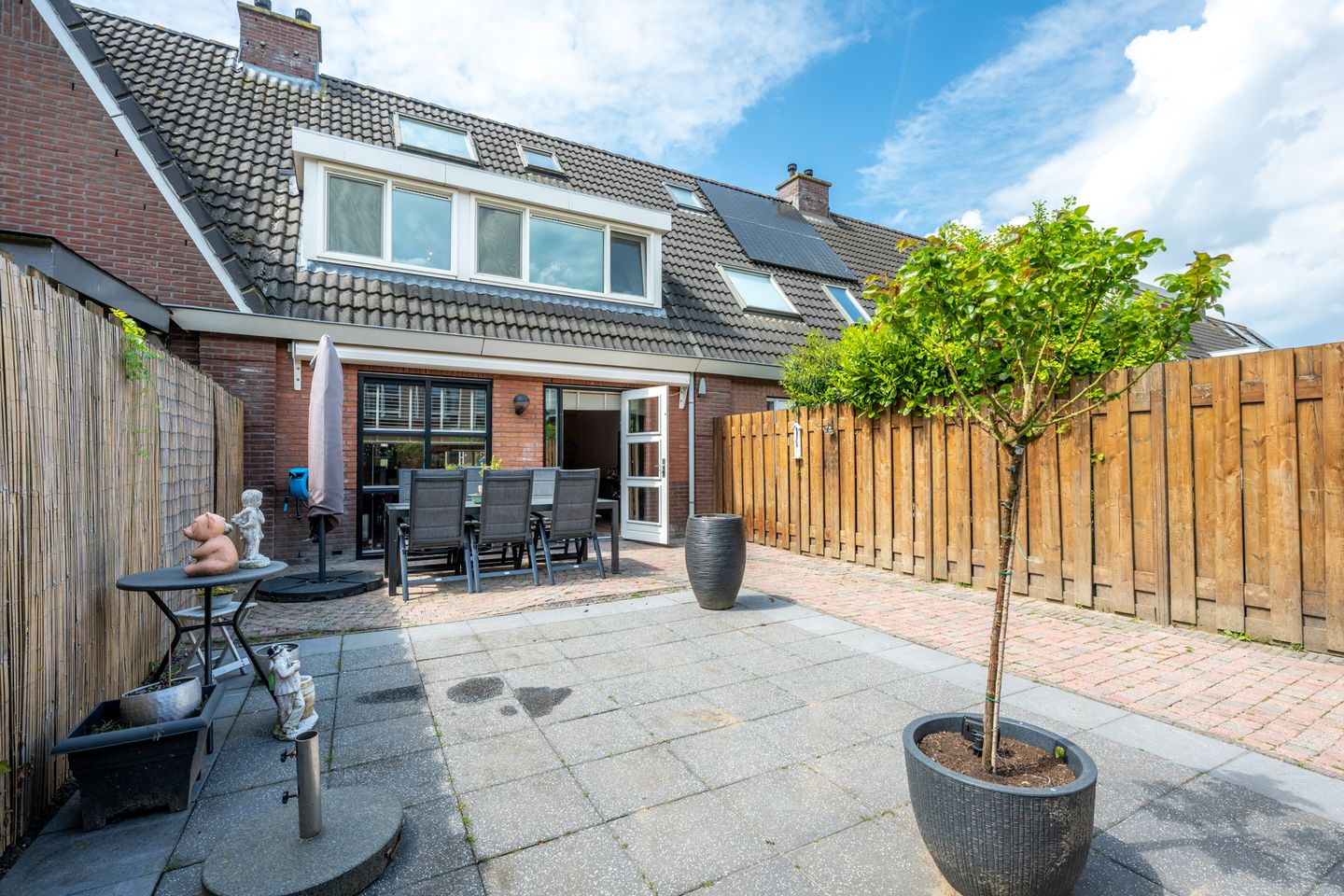 Charming Terraced House with Sunny Garden in Houten Near Station and Amenities — 14