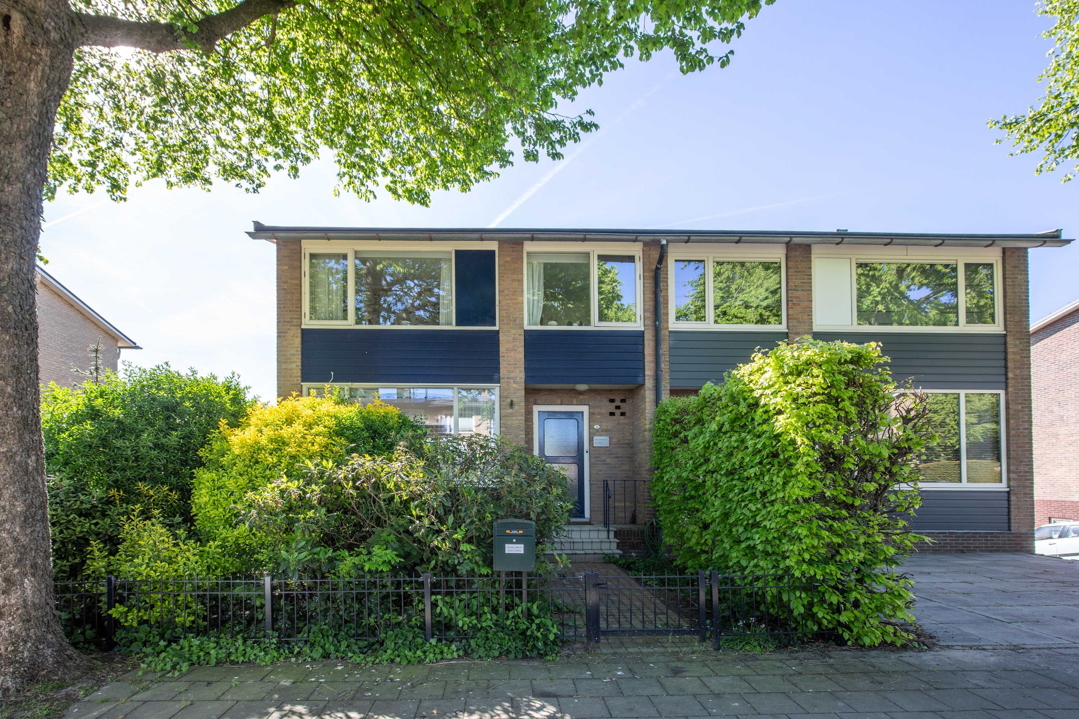 Spacious family home with basement apartment, garden and carport in Aalsmeer — 36